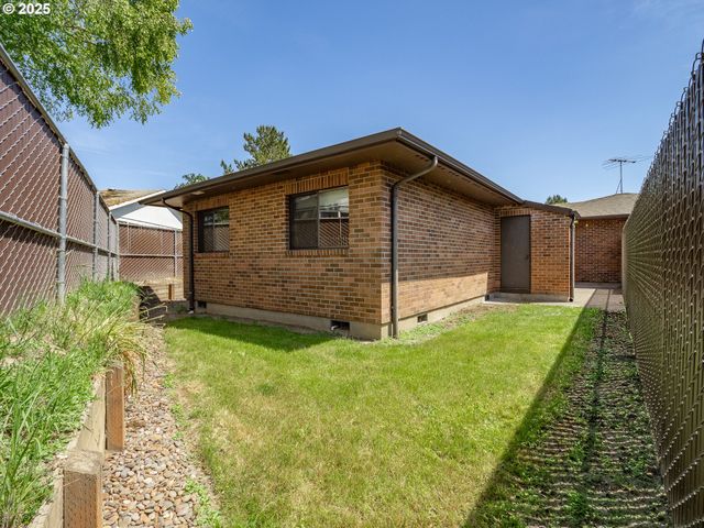 919 CHARLES St A, Newberg, OR 97132
