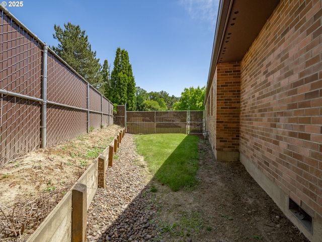 919 CHARLES St A, Newberg, OR 97132