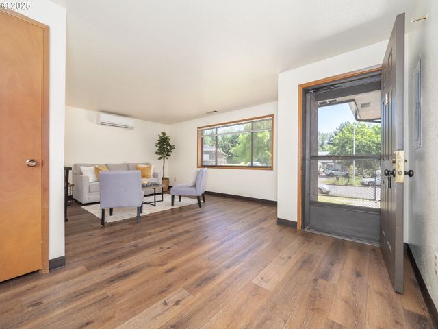 919 CHARLES St A, Newberg, OR 97132
