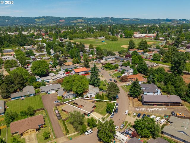 919 CHARLES St A, Newberg, OR 97132