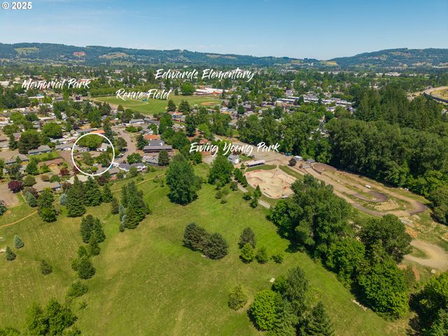 919 CHARLES St A, Newberg, OR 97132