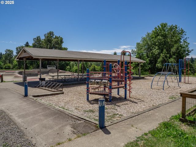 919 CHARLES St A, Newberg, OR 97132