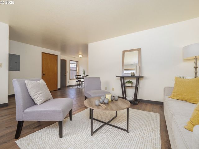 919 CHARLES St A, Newberg, OR 97132