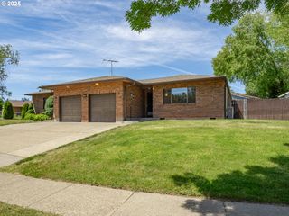 919 CHARLES St A, Newberg, OR 97132