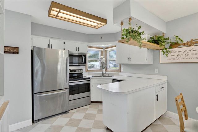 1315 S Pearl Street, Janesville, WI 53546
