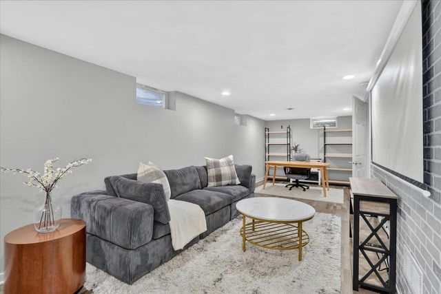1315 S Pearl Street, Janesville, WI 53546