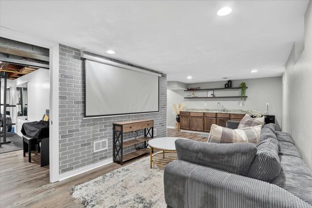 1315 S Pearl Street, Janesville, WI 53546