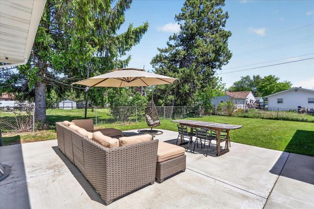 1315 S Pearl Street, Janesville, WI 53546
