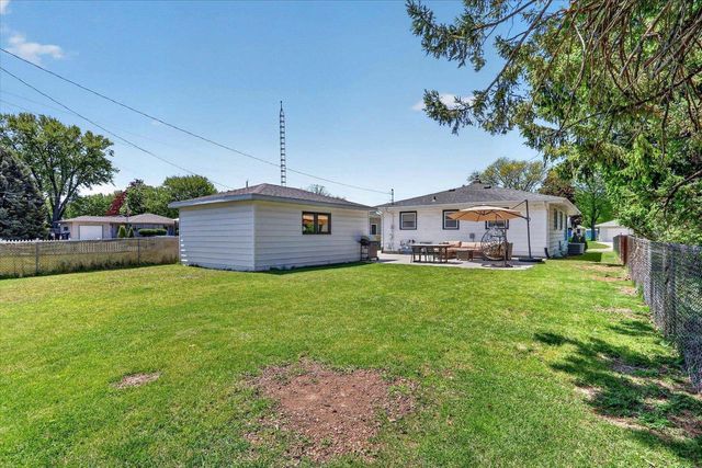 1315 S Pearl Street, Janesville, WI 53546