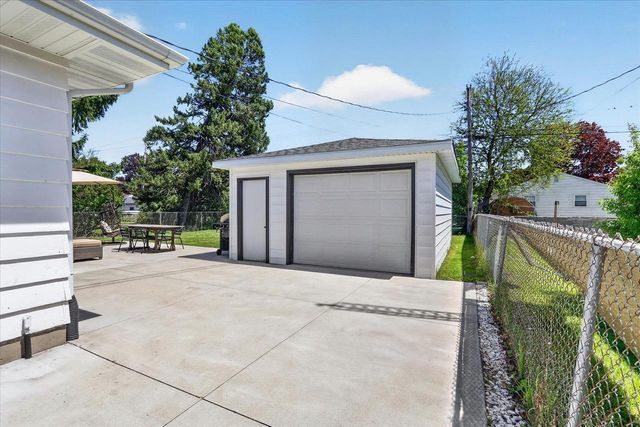 1315 S Pearl Street, Janesville, WI 53546