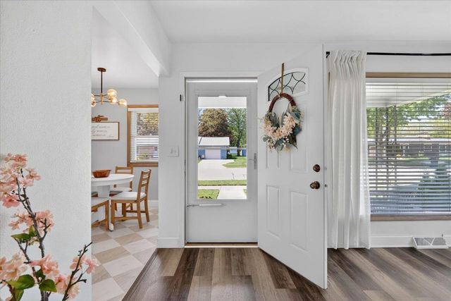 1315 S Pearl Street, Janesville, WI 53546