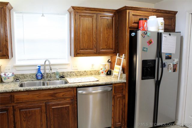 908 N 3rd, Calera, OK 74730