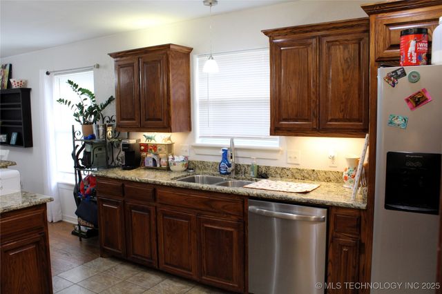 908 N 3rd, Calera, OK 74730