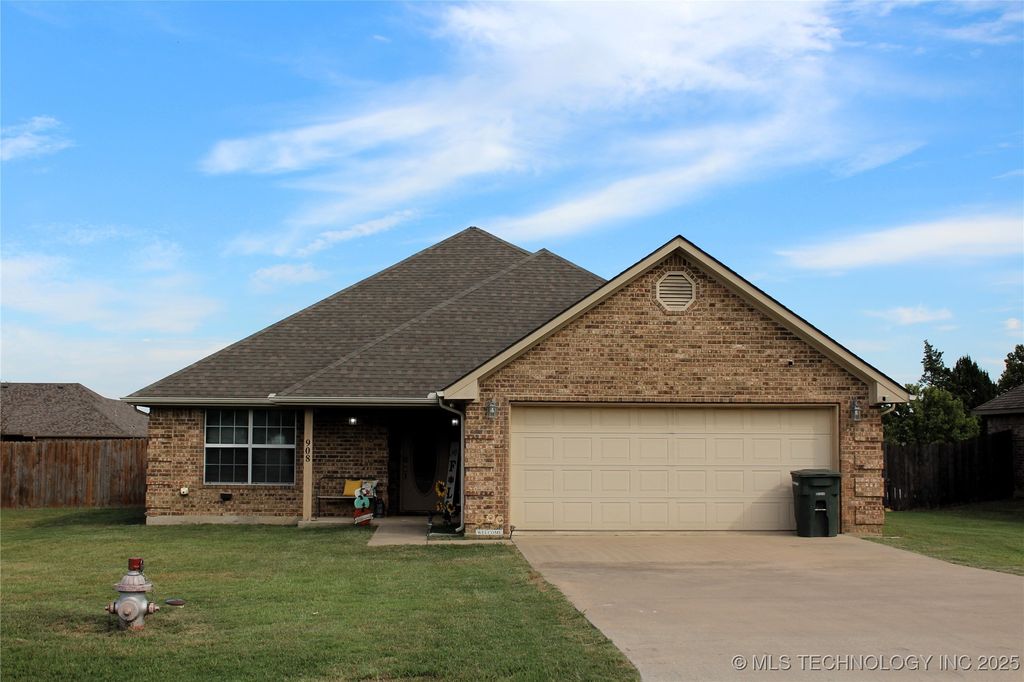 908 N 3rd, Calera, OK 74730