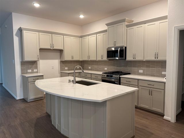 2127 Villa Flora Lane, Friendswood, TX 77546