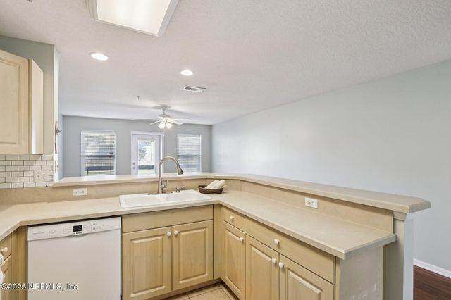 1412 1ST Street N 105, Jacksonville Beach, FL 32250