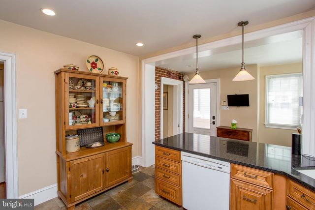 36 S CLINTON ST, Doylestown, PA 18901
