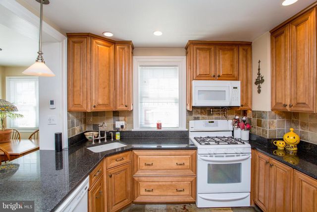 36 S CLINTON ST, Doylestown, PA 18901