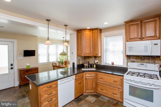 36 S CLINTON ST, Doylestown, PA 18901