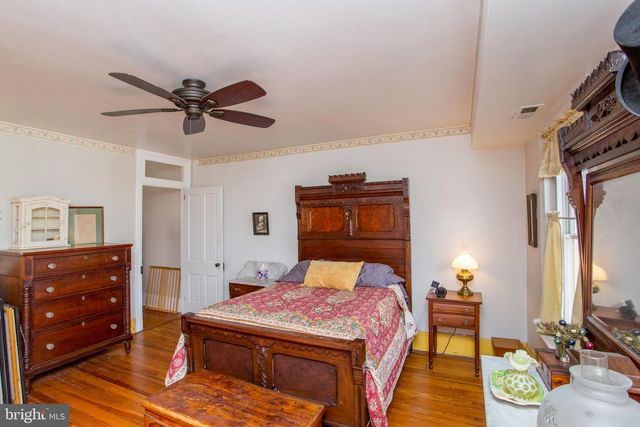 36 S CLINTON ST, Doylestown, PA 18901