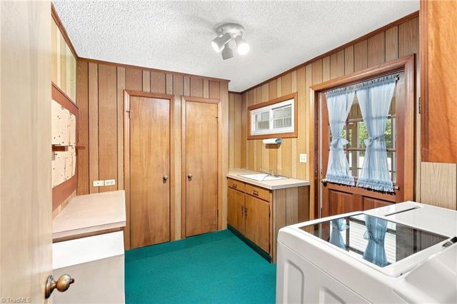 325 Spring Street, Yadkinville, NC 27055