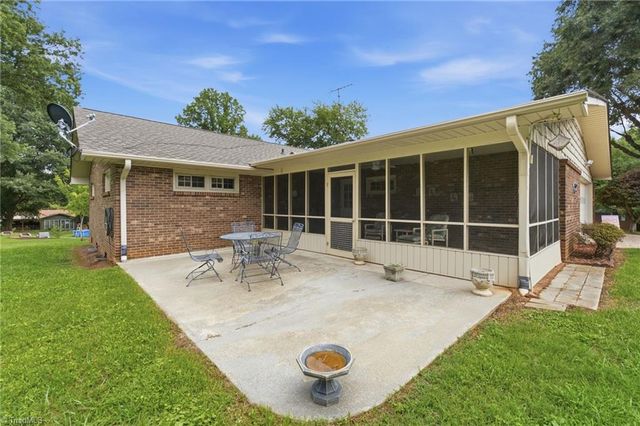 325 Spring Street, Yadkinville, NC 27055