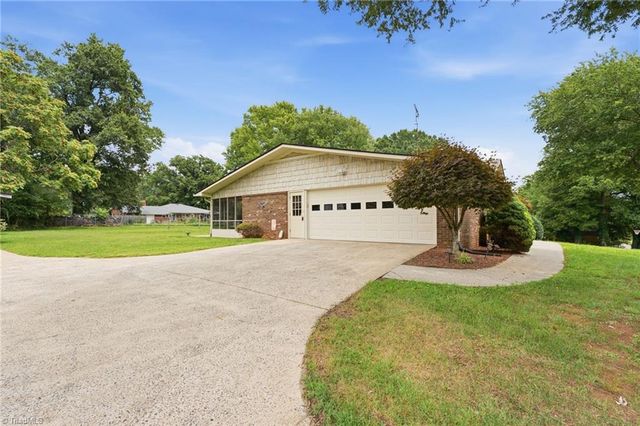 325 Spring Street, Yadkinville, NC 27055