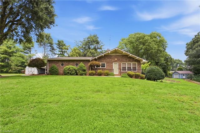 325 Spring Street, Yadkinville, NC 27055
