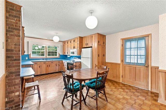 325 Spring Street, Yadkinville, NC 27055