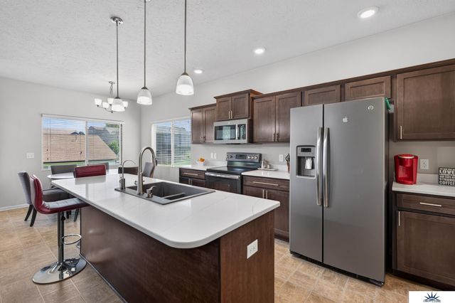 17591 Grand Avenue, Omaha, NE 68116