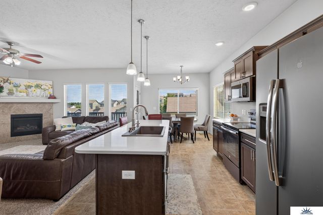17591 Grand Avenue, Omaha, NE 68116