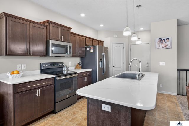 17591 Grand Avenue, Omaha, NE 68116