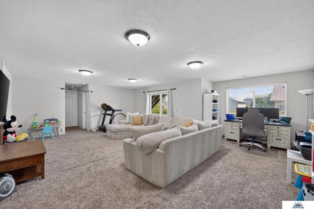 17591 Grand Avenue, Omaha, NE 68116