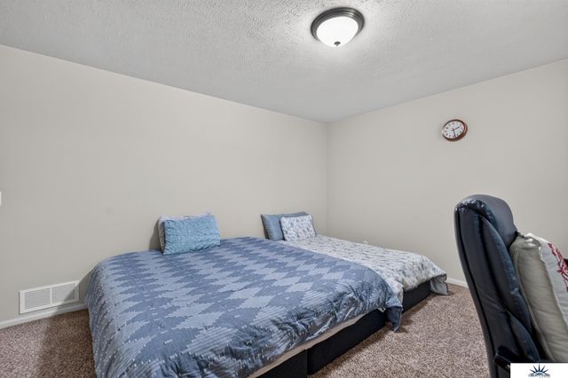 17591 Grand Avenue, Omaha, NE 68116