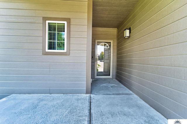 17591 Grand Avenue, Omaha, NE 68116