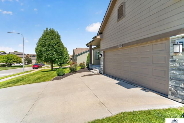 17591 Grand Avenue, Omaha, NE 68116