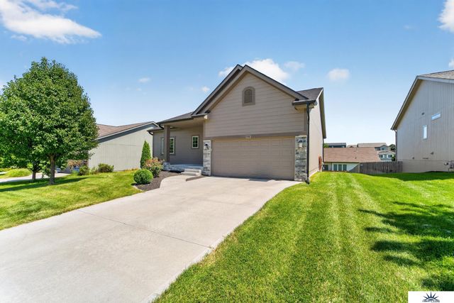 17591 Grand Avenue, Omaha, NE 68116