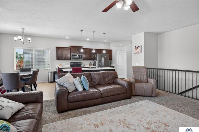 17591 Grand Avenue, Omaha, NE 68116