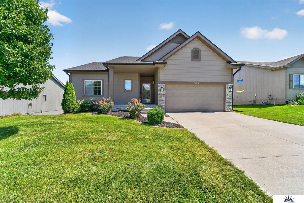 17591 Grand Avenue, Omaha, NE 68116