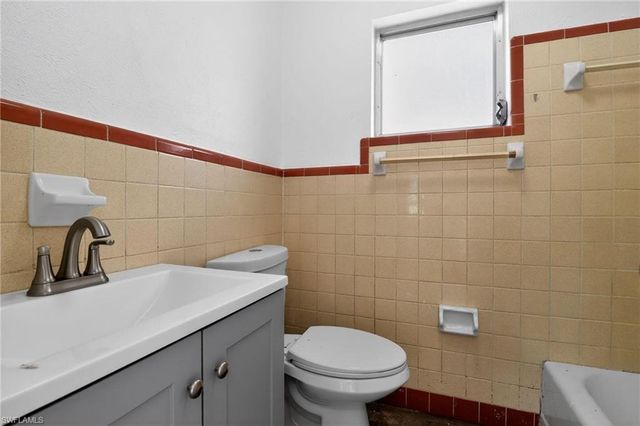 1196 Pine Lake DR, Cape Coral, FL 33909