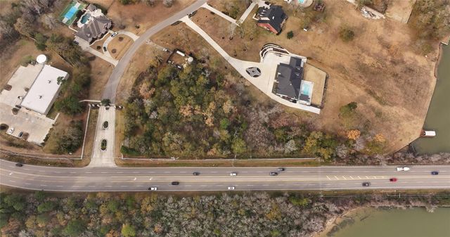 15900 -2 Walden Rd, Montgomery, TX 77356