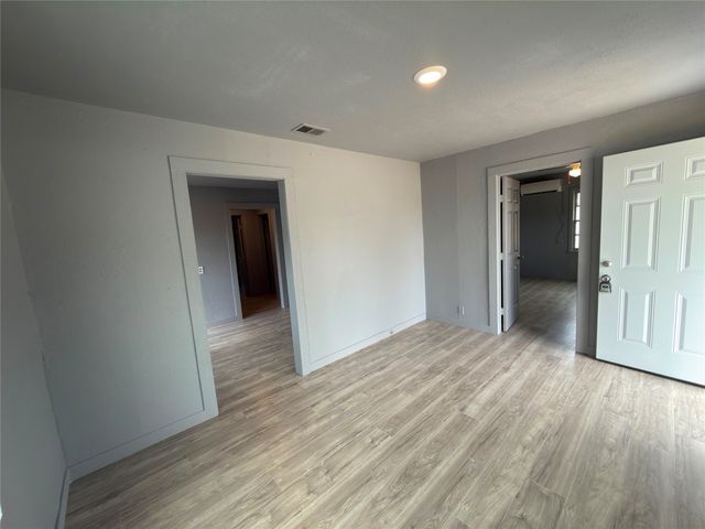 4805 Collins Avenue, Dallas, TX 75210