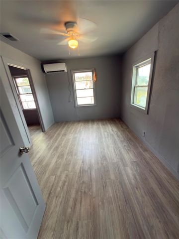 4805 Collins Avenue, Dallas, TX 75210