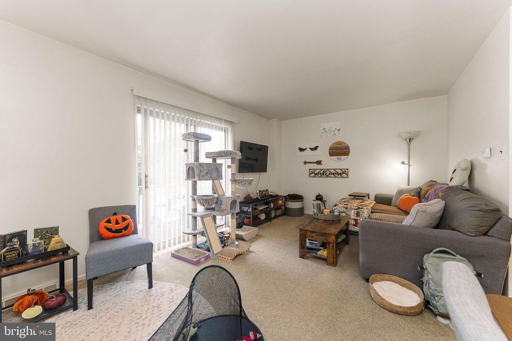 538 GIA CIR, Clifton Heights, PA 19018 — photo 2