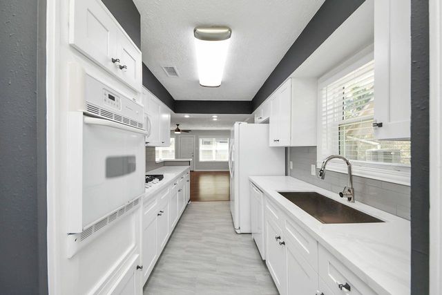 10130 Sagerock Drive, Houston, TX 77089