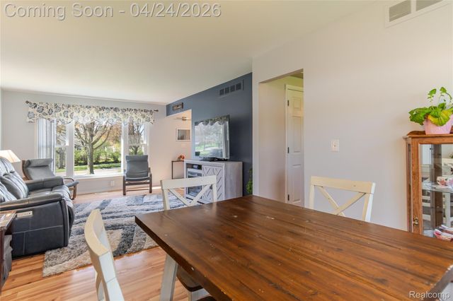 42320 Cherry Hill Road, Novi, MI 48375