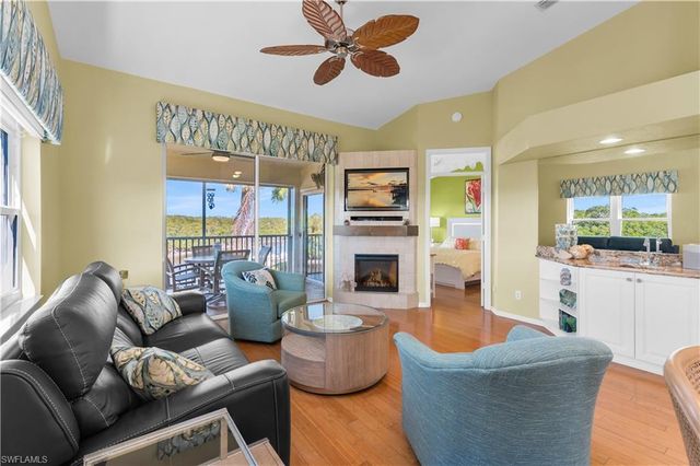 162 Newport DR 1207, Naples, FL 34114