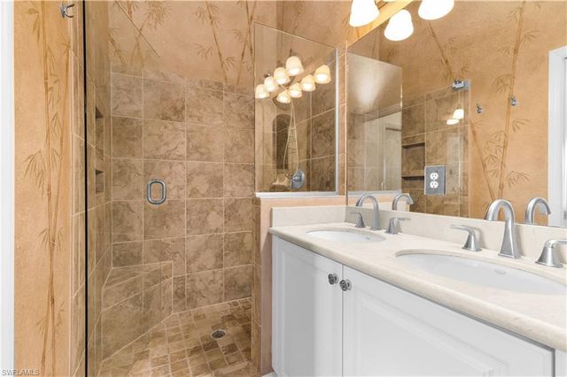 162 Newport DR 1207, Naples, FL 34114