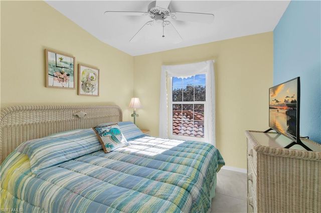 162 Newport DR 1207, Naples, FL 34114