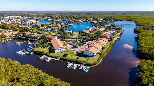 162 Newport DR 1207, Naples, FL 34114